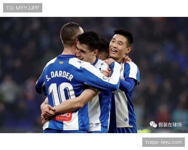 塞维利亚球迷热情如火，球队状态回暖剑指西甲巅峰